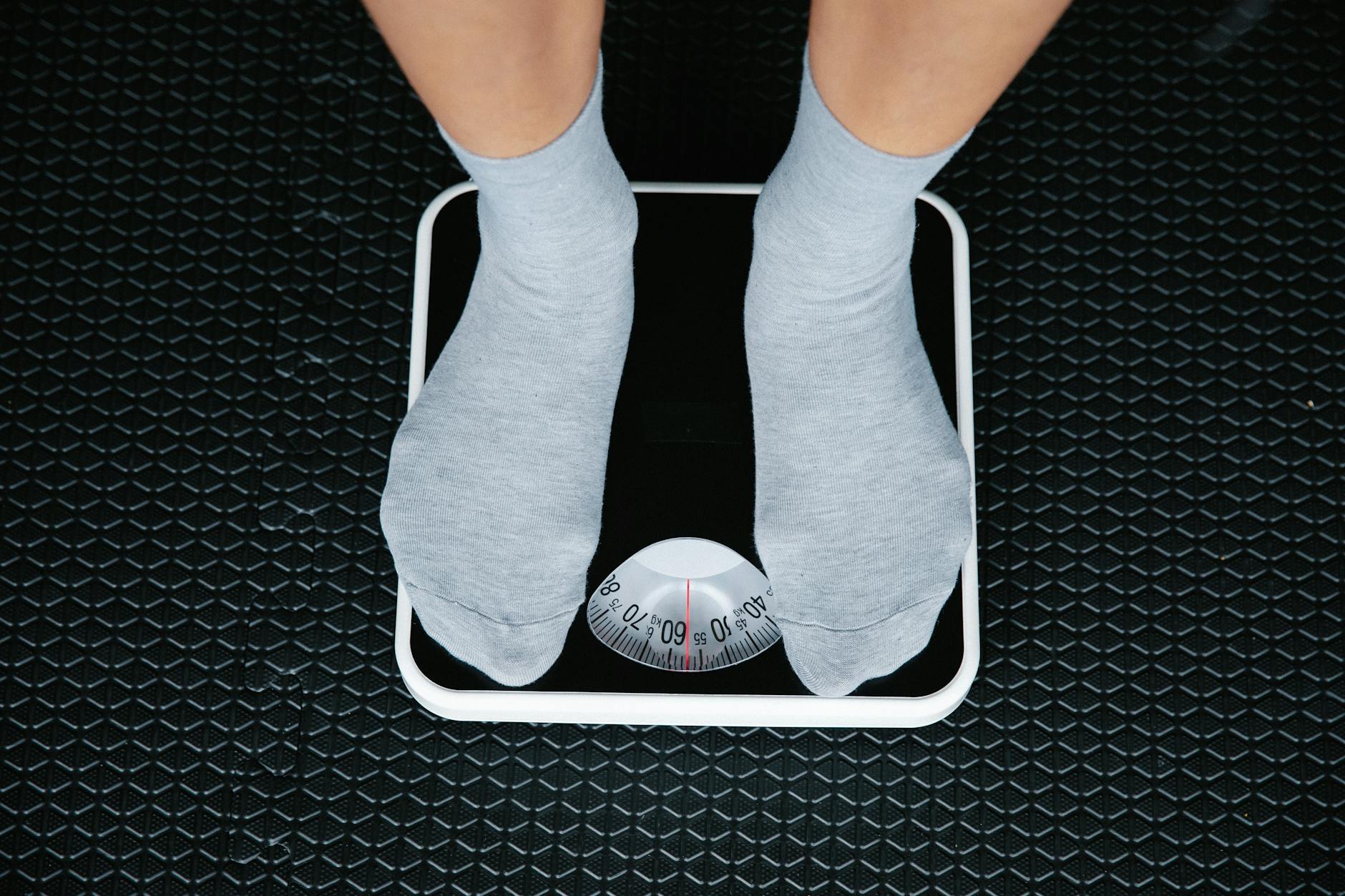 Lose 20 Pounds With PCOS: A Realistic Timeline for Busy Moms (No Extreme Diets)